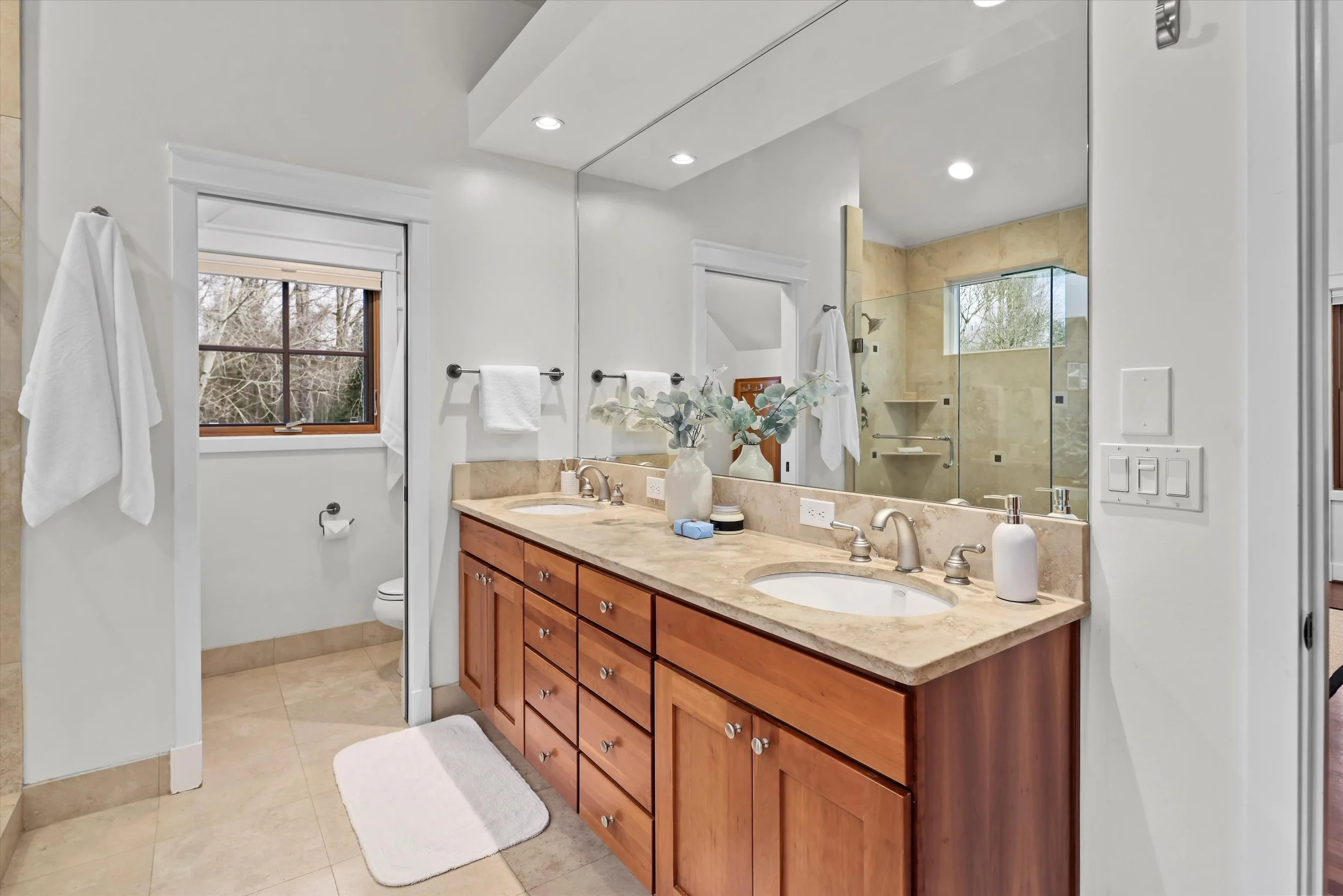 064-3710 NE 41st St0043.jpg