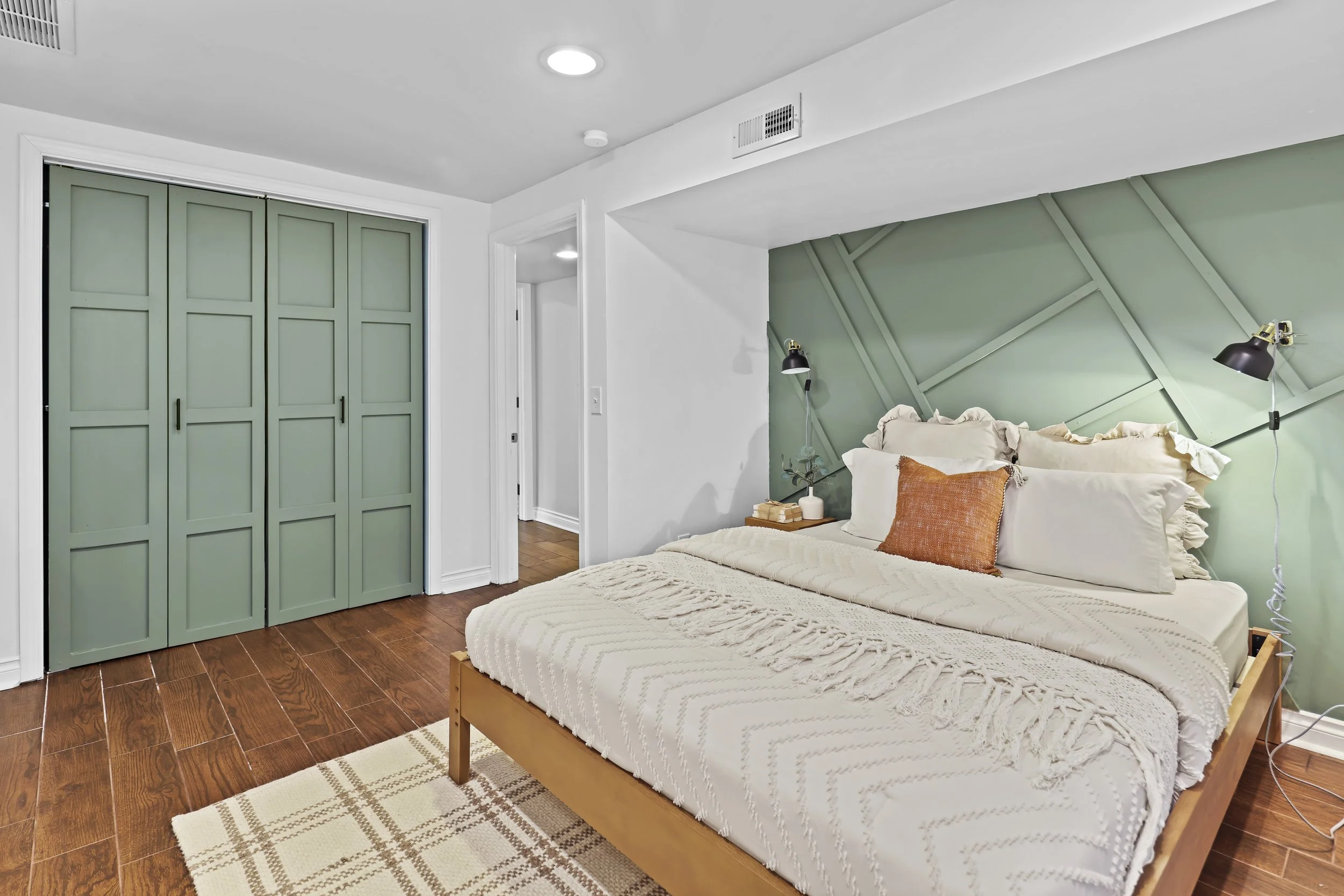 41-3844 30th Ave W (41).jpg