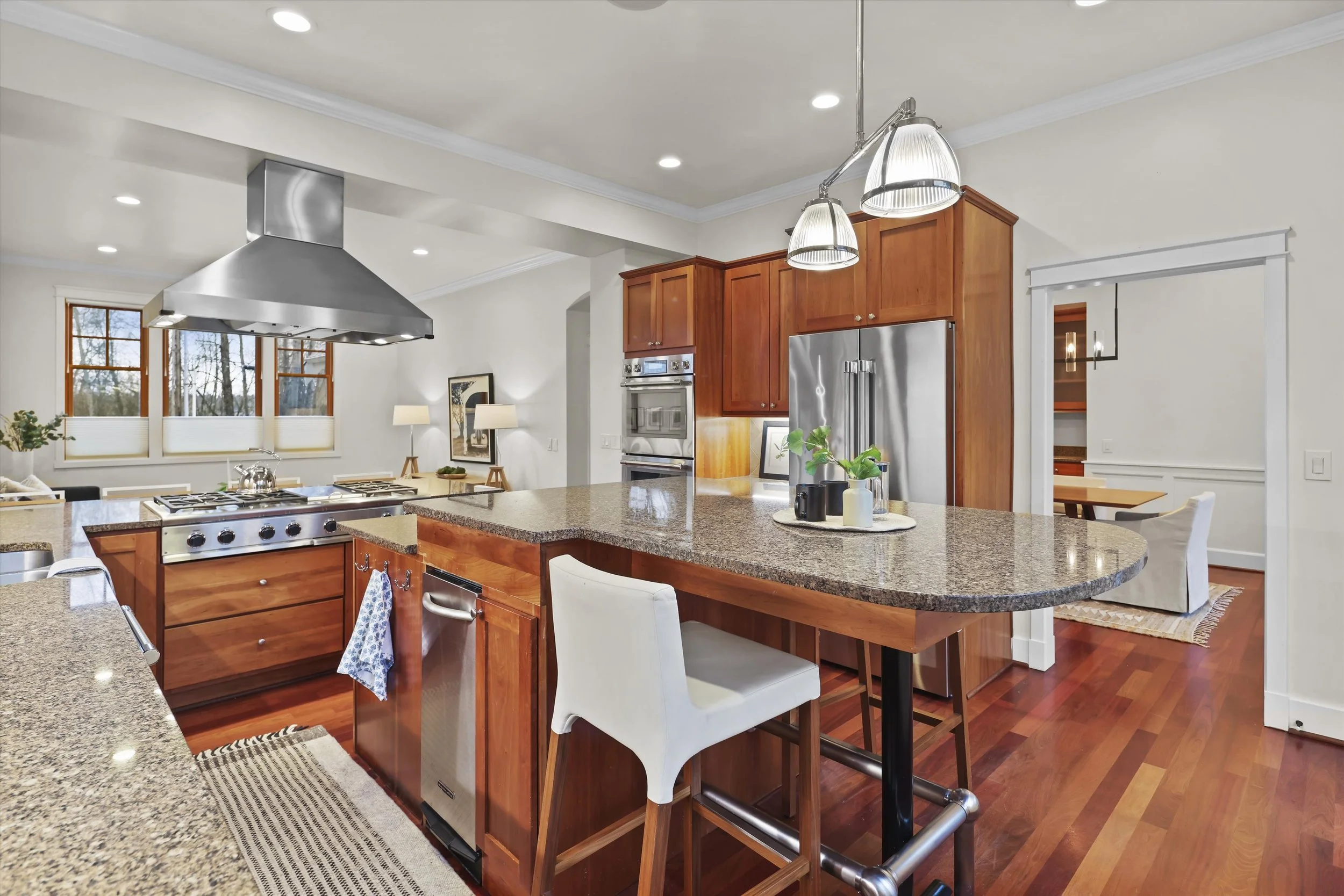 069-3710 NE 41st St0033.jpg