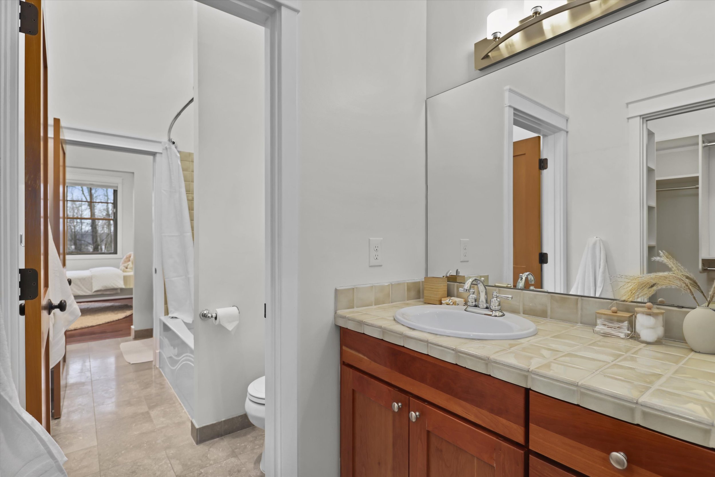 052-3710 NE 41st St0053.jpg