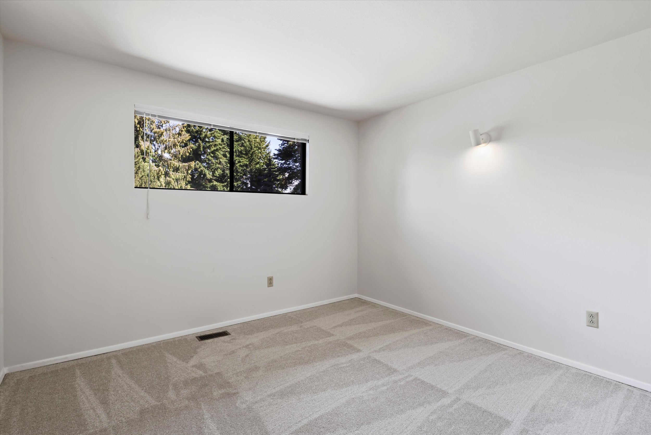 28-14905 SE 46TH PL (28).jpg