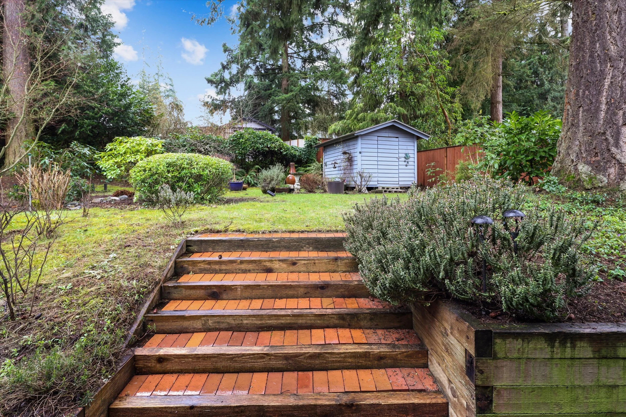 10-12121 NE 66th St (14).jpg