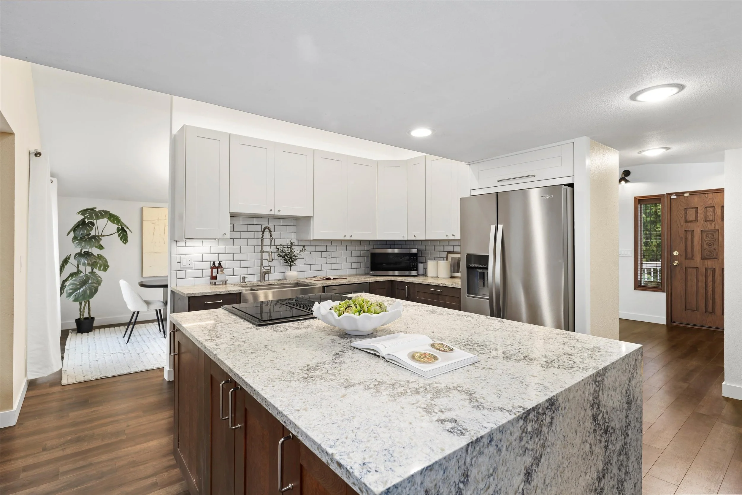 24-26009 222nd Pl SE (8).jpg