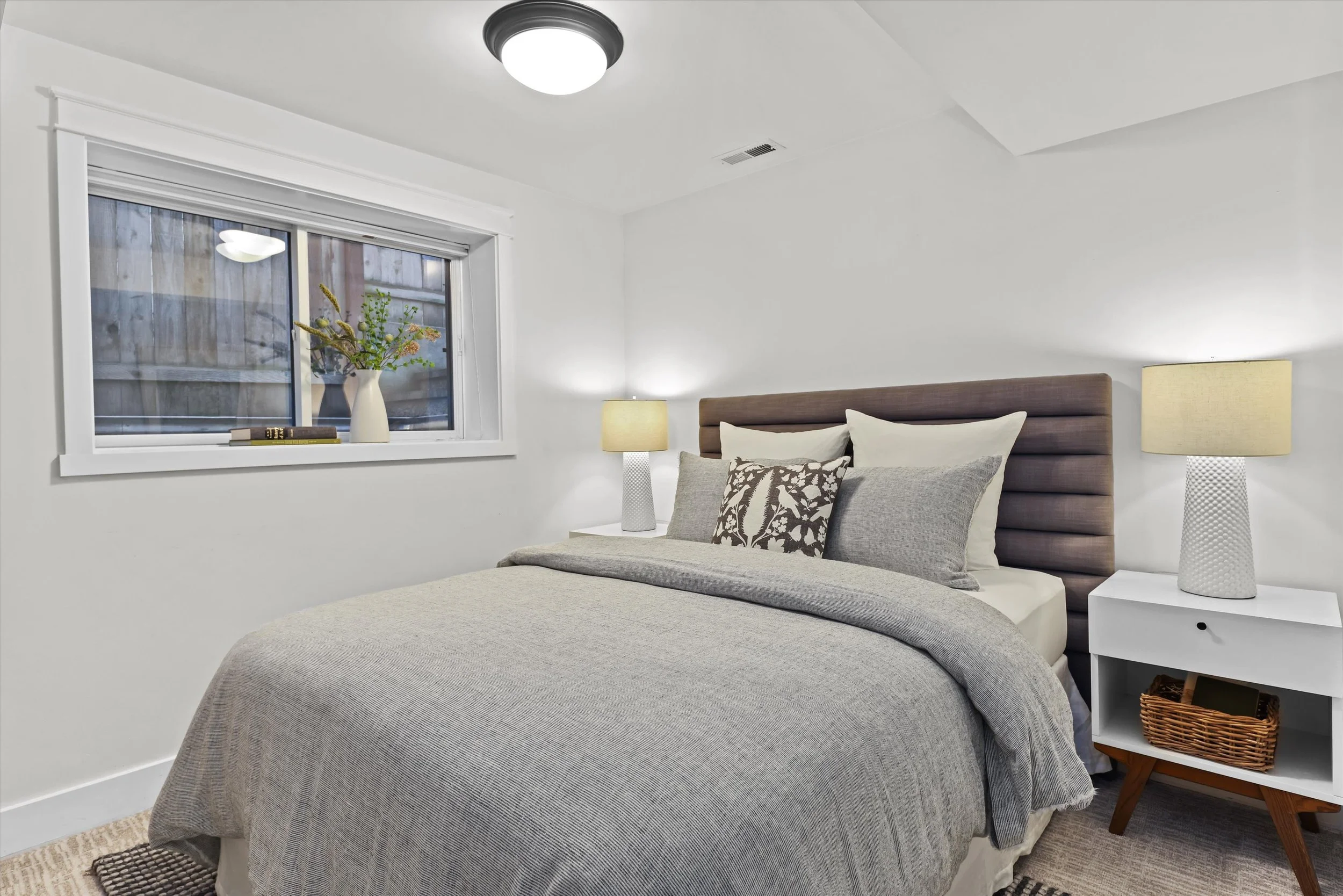 086-3710 NE 41st St0015.jpg