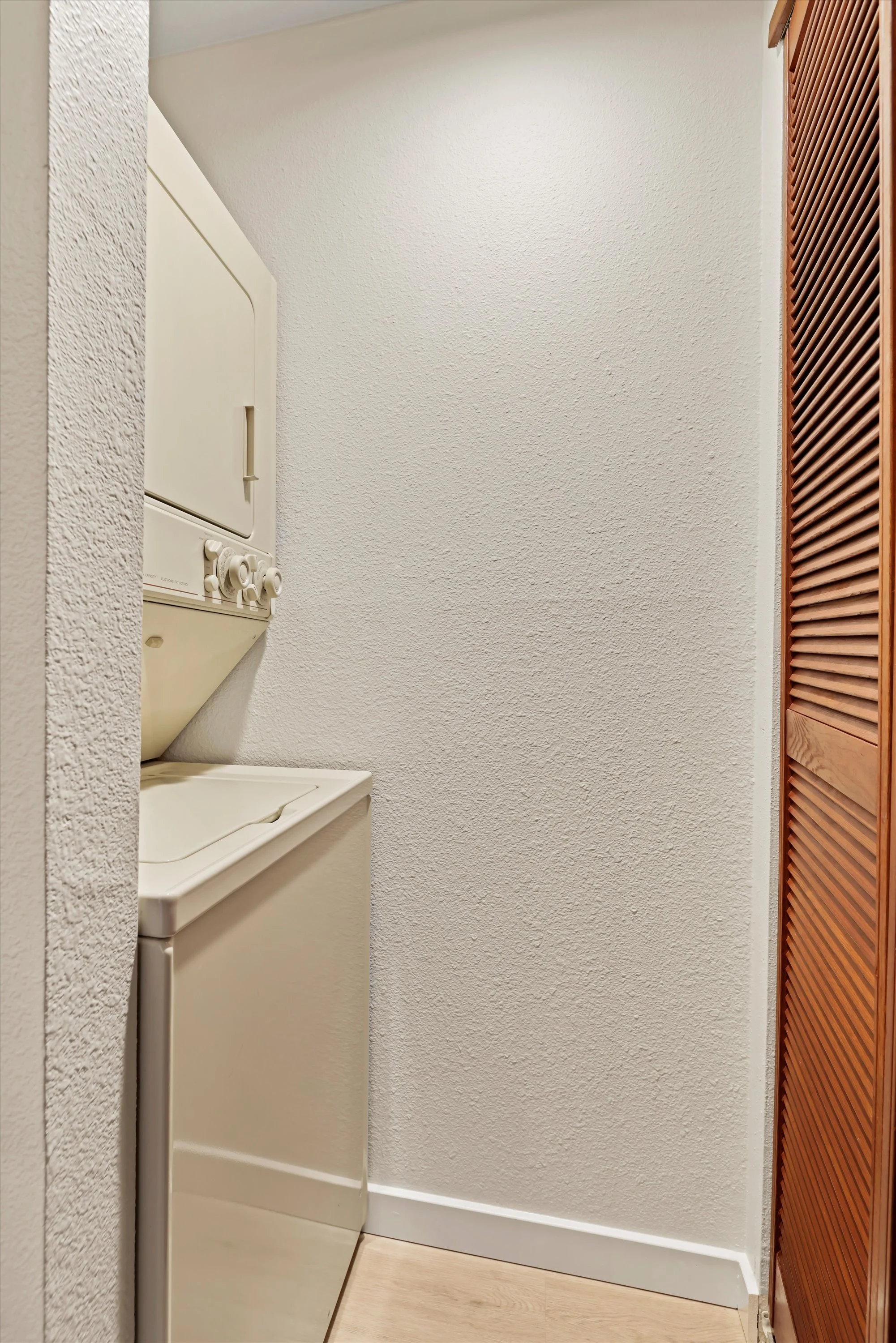 31-1230 101st Pl NE (26).jpg