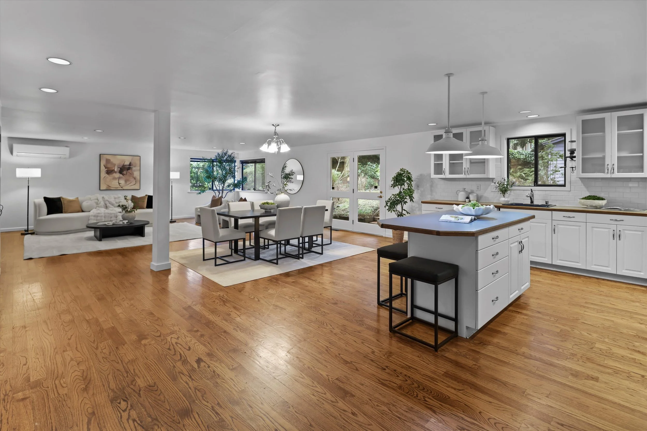 24-12121 NE 66th St (40).jpg