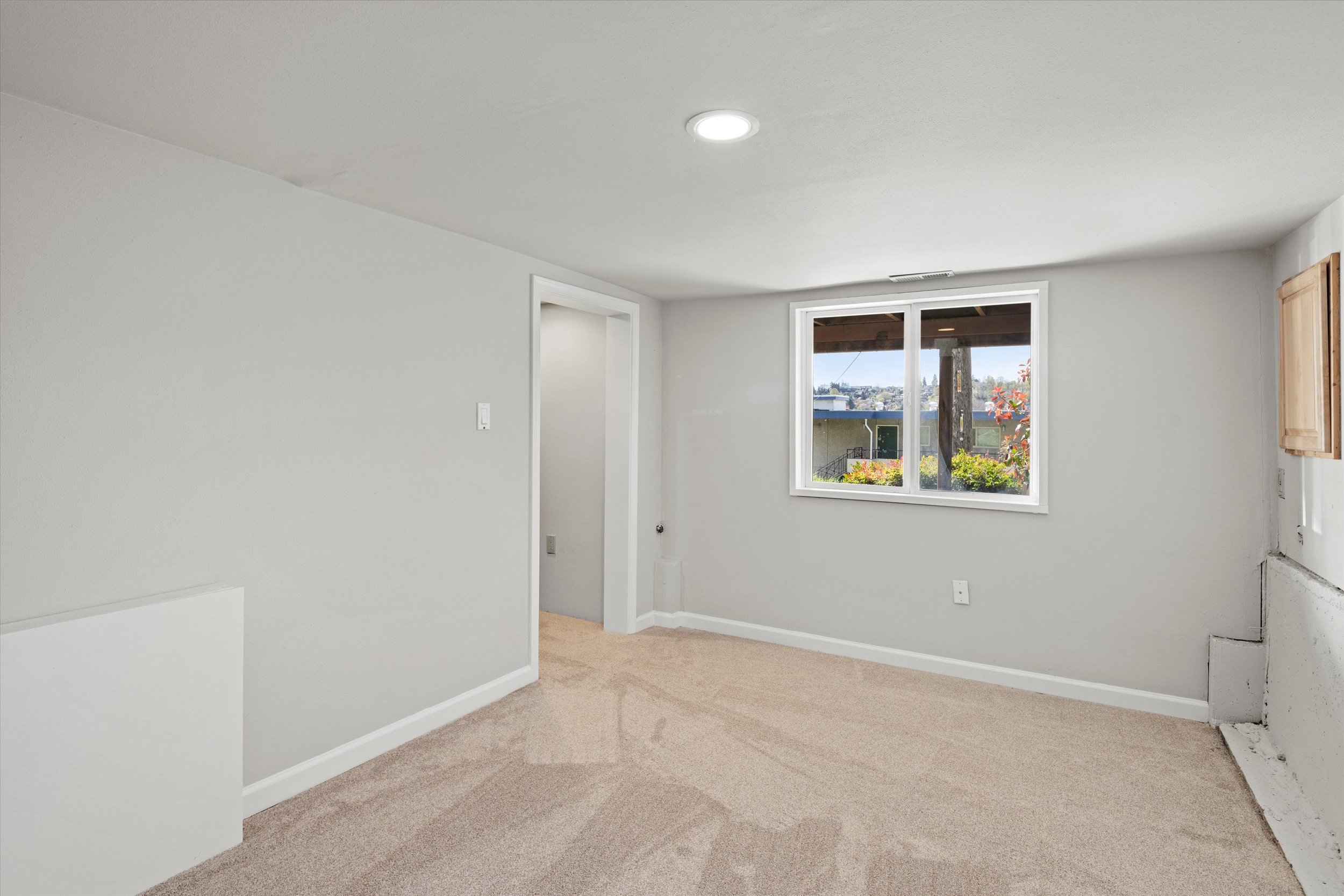 20-2632 14th ave (18).jpg