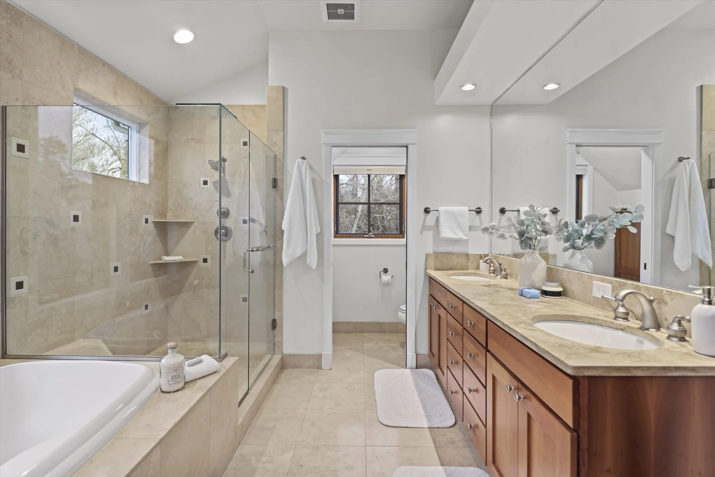 065-3710 NE 41st St0042.jpg