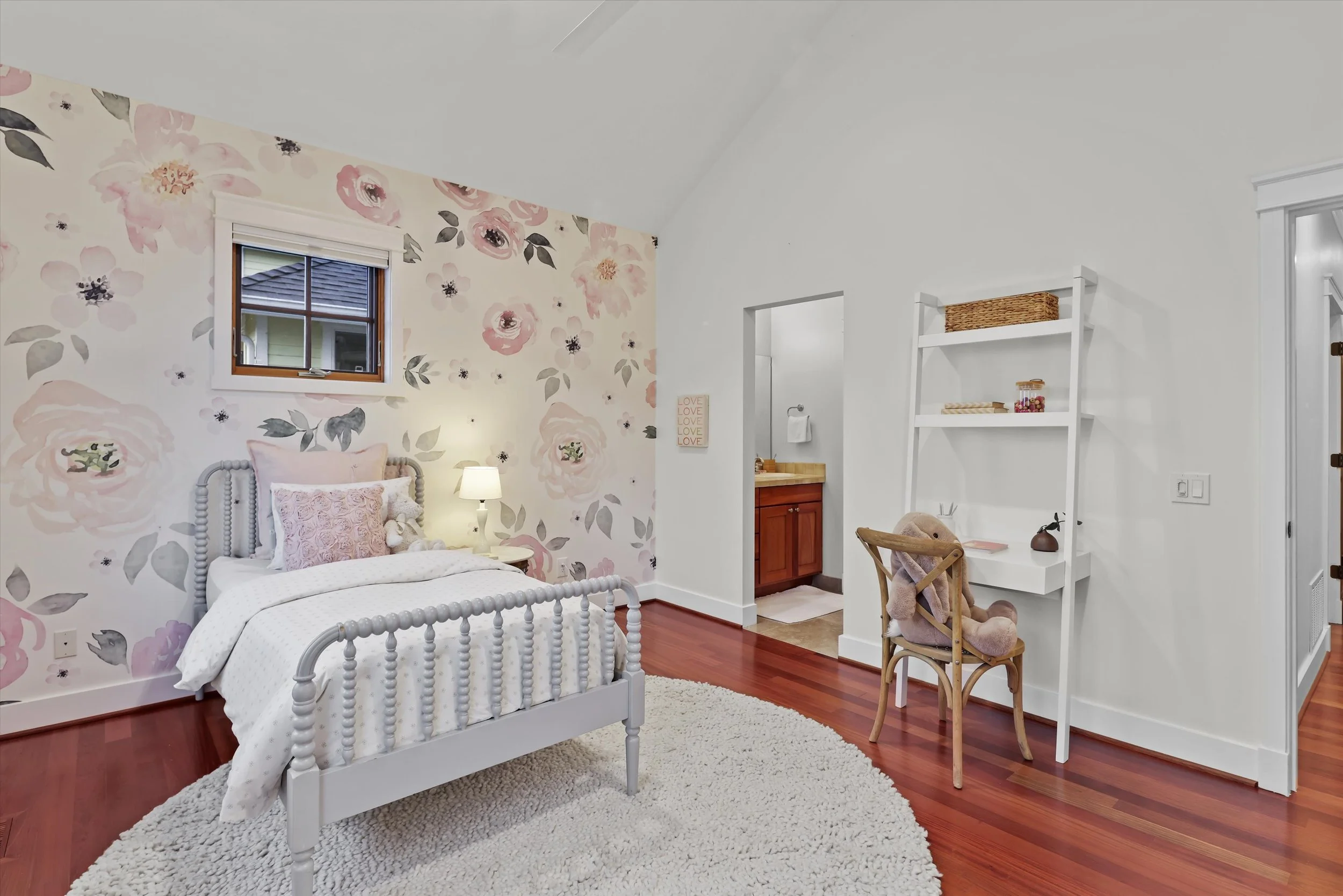 056-3710 NE 41st St0050.jpg