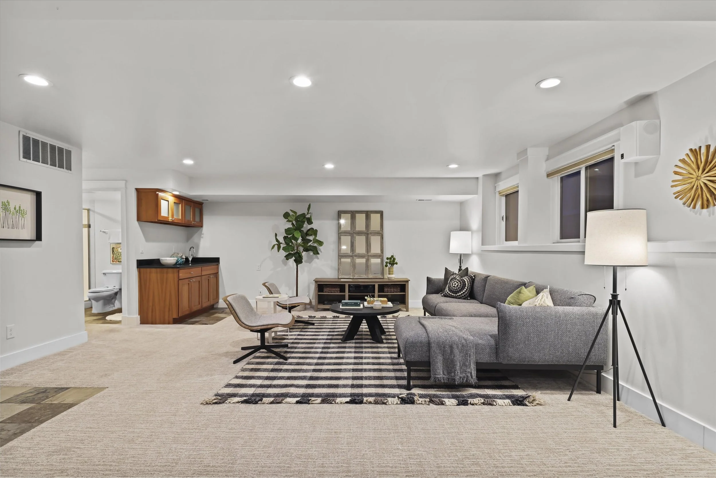 050-3710 NE 41st St0058.jpg