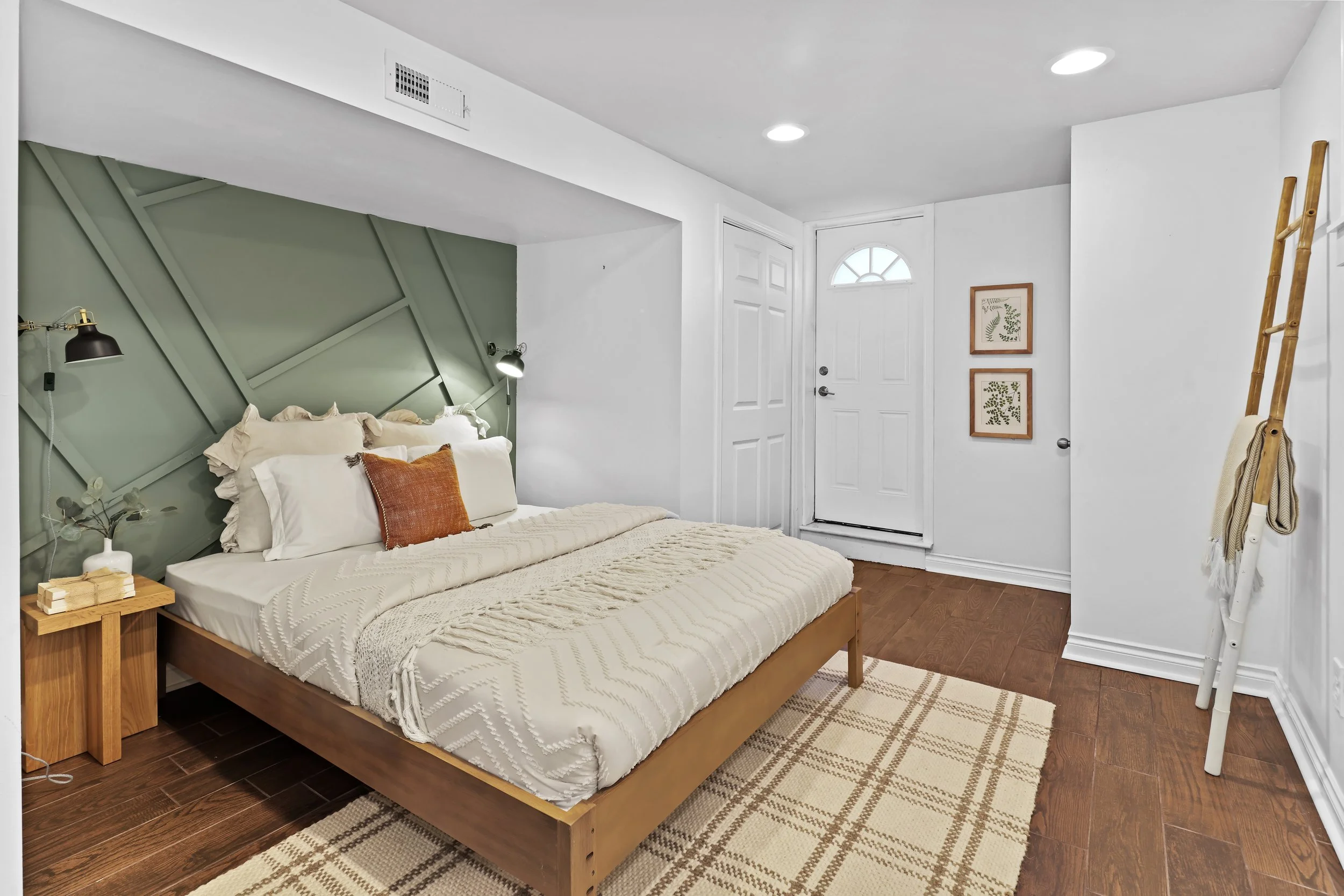 42-3844 30th Ave W (28).jpg