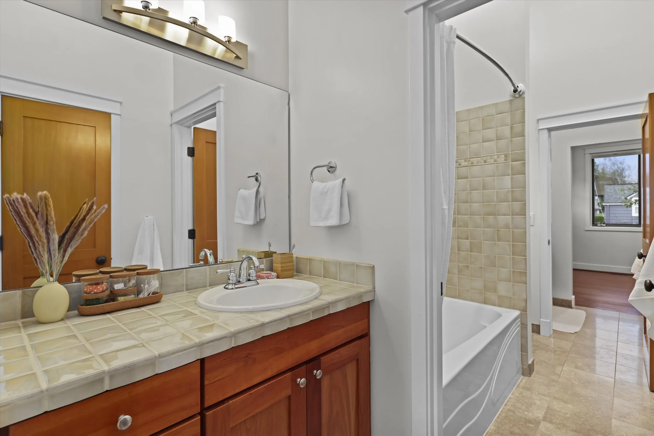 055-3710 NE 41st St0051.jpg