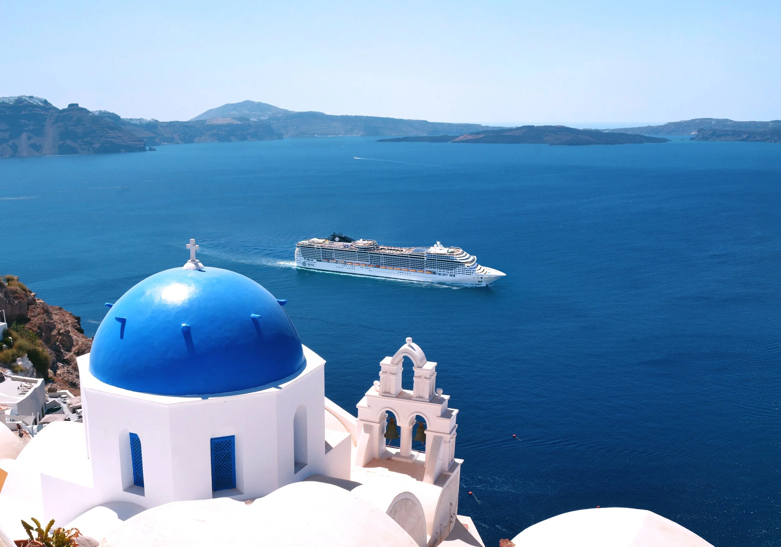 2DIVINA-shutterstock_2666828145.jpg