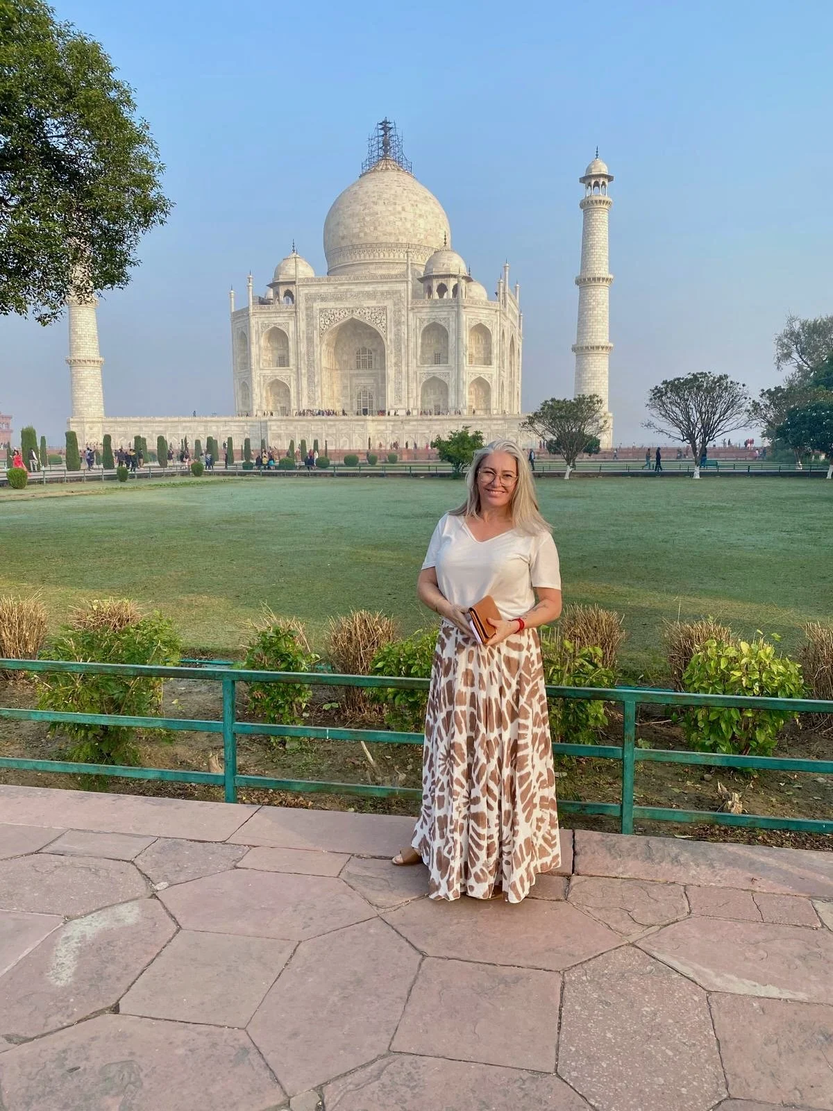 Lucia Taj Mahal India green grass blue sky