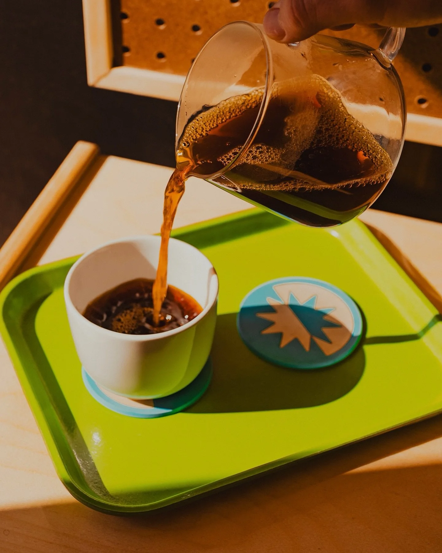 PUKARI ON POUR OVER 🍑🌸
-
Country: Ecuador

Region: Yunguilla Valley

Process: Red Honey

Lot Name: Pukari

Producer: Pillococaja

Pukari captures the delicate dance between control and nature. The result is a cup that glows with stone fruit brightn