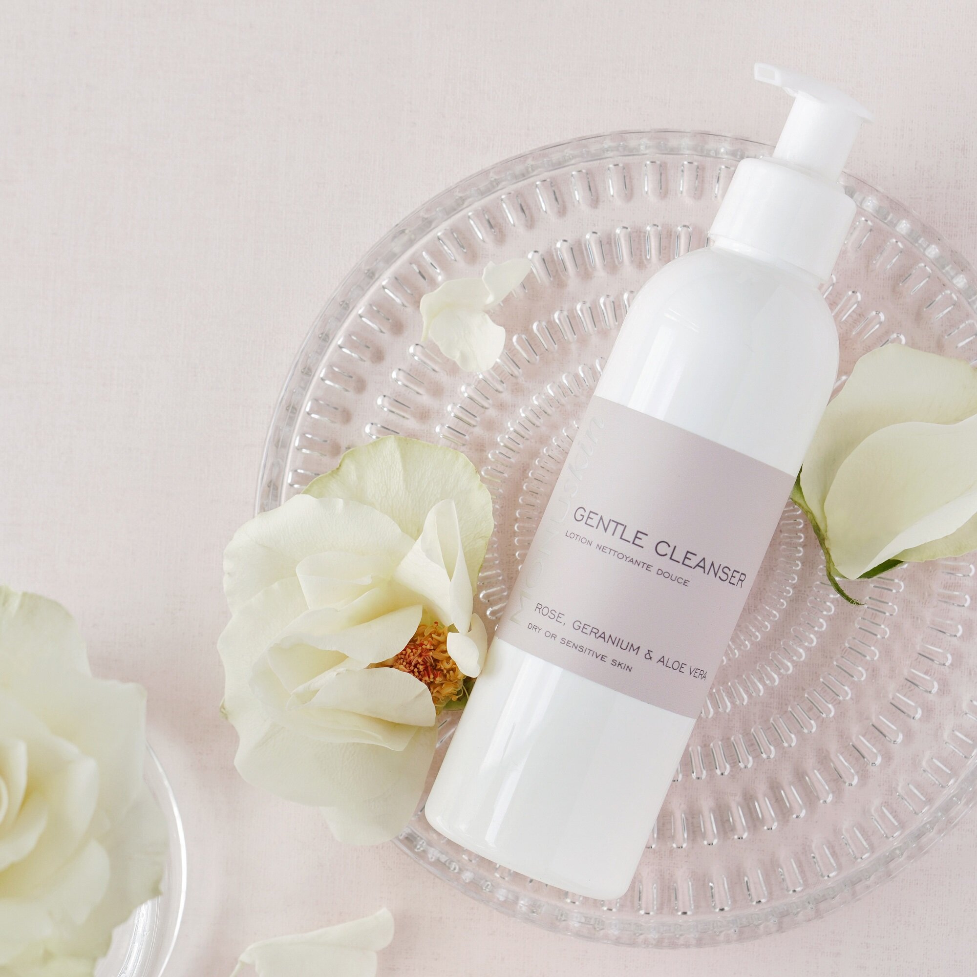 Gentle Cleanser and Gentle Toner - the perfect duo formulated with Geranium and Rose Essential OIls - comforting, nourishing, cleansing

 #essentialoilskincare #monuskin #monuskincare #professionalskincare