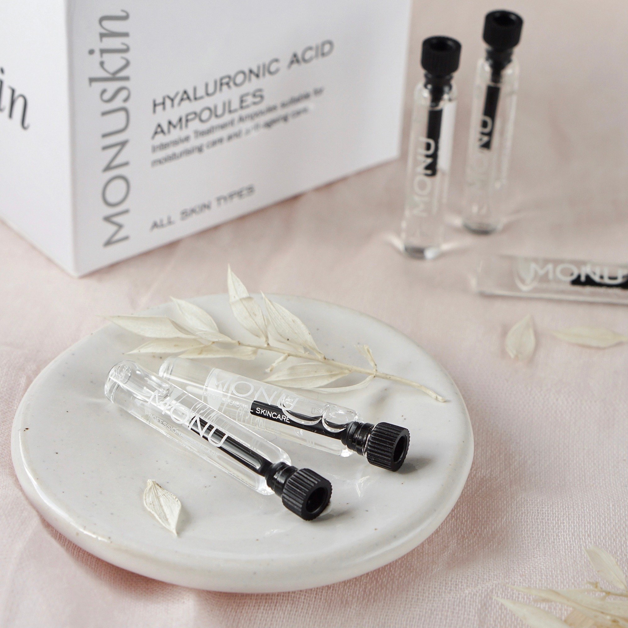 Hyaluronic Acid Ampoules a 10 day course for visibly more plumper skin with a super youthful bounce

 #smallbatchskincareuk #cleanbeautyblogger #professionalskintherapist #beautytherapist #smallbatchskincare #hyaluronicacid #hyaluronic_acid #hyaluron