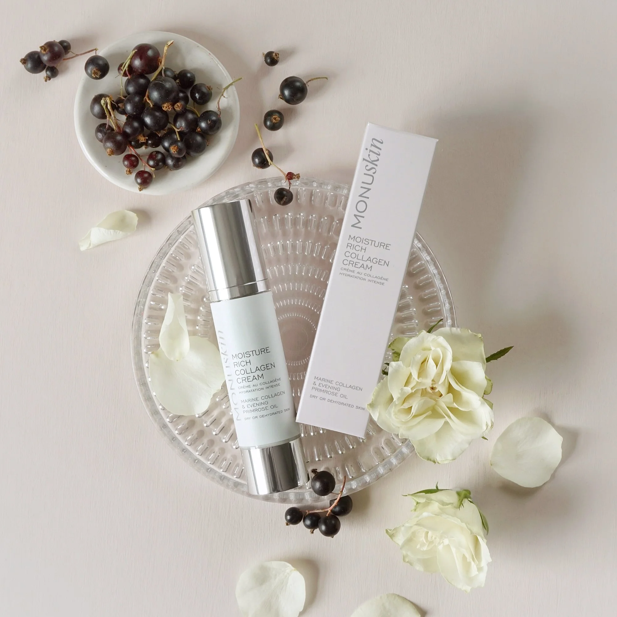 Rich in texture, rich in results.
Our Moisture Rich Collagen Cream deeply hydrates while smoothing fine lines and restoring elasticity. Ideal for dry or mature skin, it leaves your complexion supple, luminous and beautifully comfortable all day long.