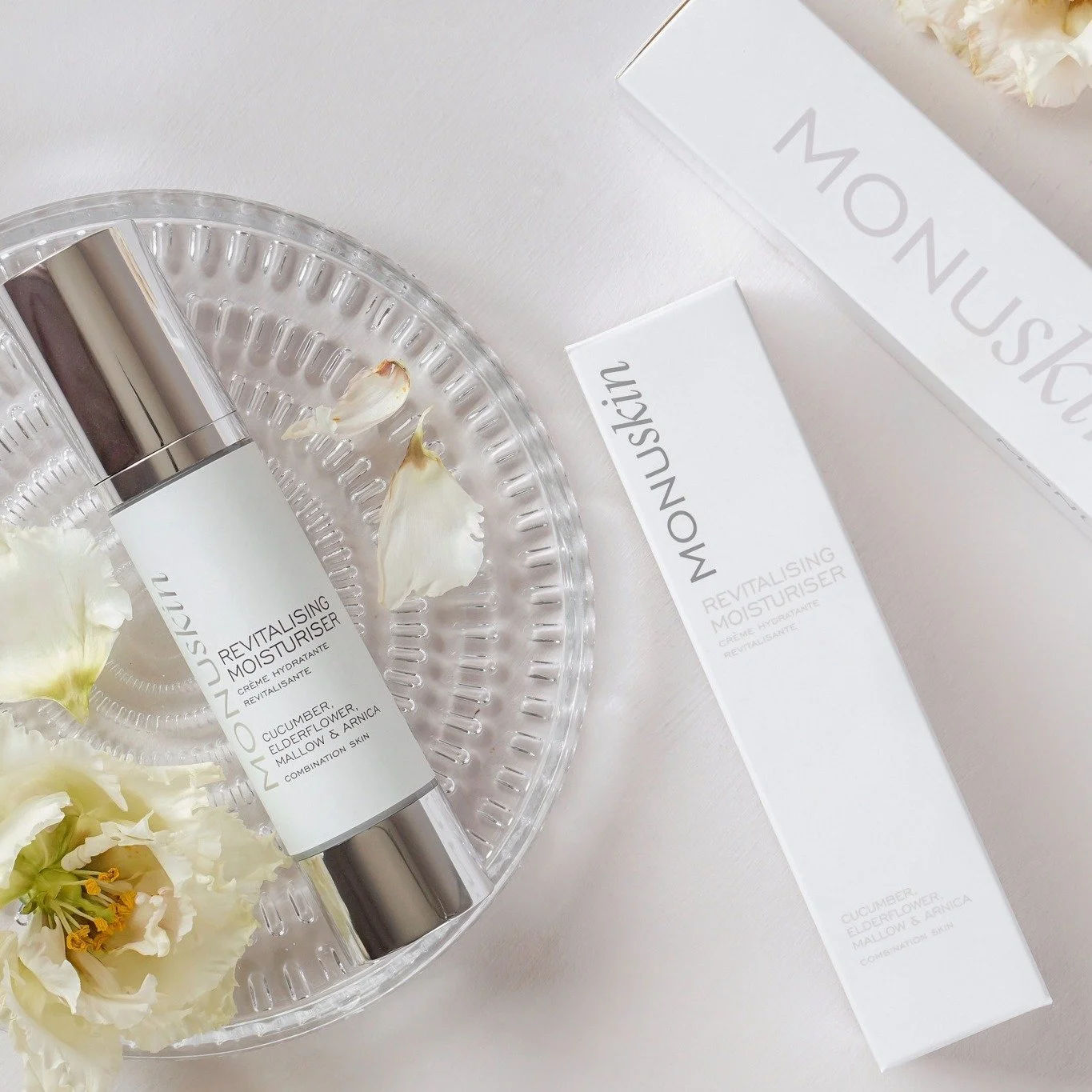 Our Revitalising Moisturiser is lightweight yet powerful.
This refreshing daily hydrator energises the skin with Ginseng, Sweet Almond Oil and Coconut Oil, restoring softness and radiance without heaviness. Perfect for normal or combination skin.
#MO