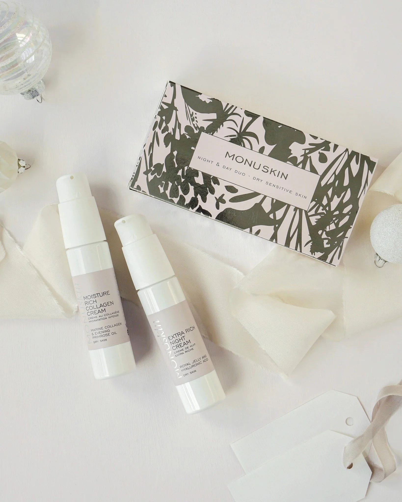 A comforting duo for dry or uncomfortable skin.
Moisture Rich Collagen Cream smooths, hydrates and restores suppleness, while Extra Rich Night Cream delivers deep overnight nourishment for skin that feels softer, calmer and beautifully refreshed.
A t