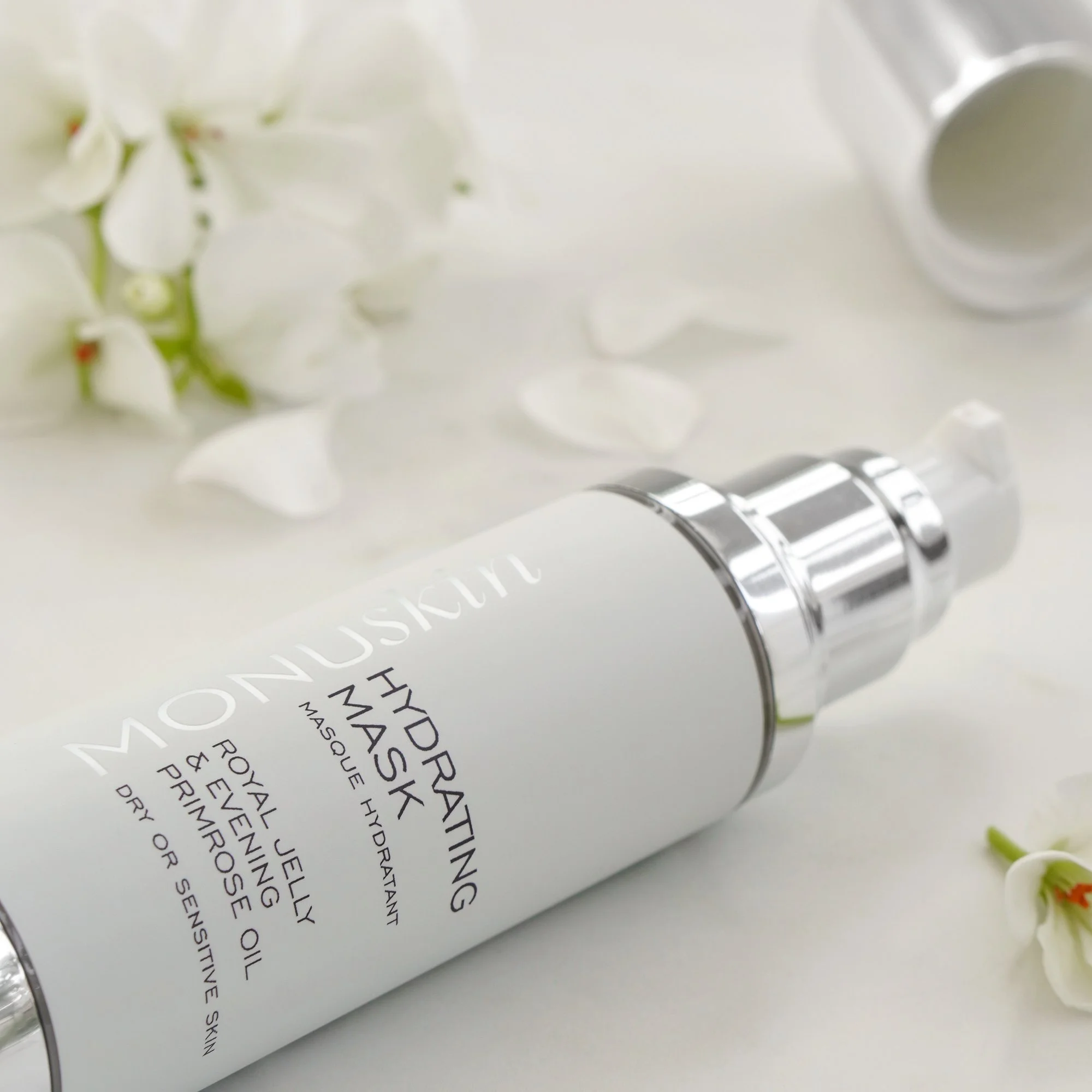 Our Hydrating Mask is a deeply conditioning treatment designed to comfort, soften and restore moisture without ever feeling harsh or stripping. Blended with calming Geranium Essential Oil and Kaolin Clay, it gently cleanses while helping skin feel fr