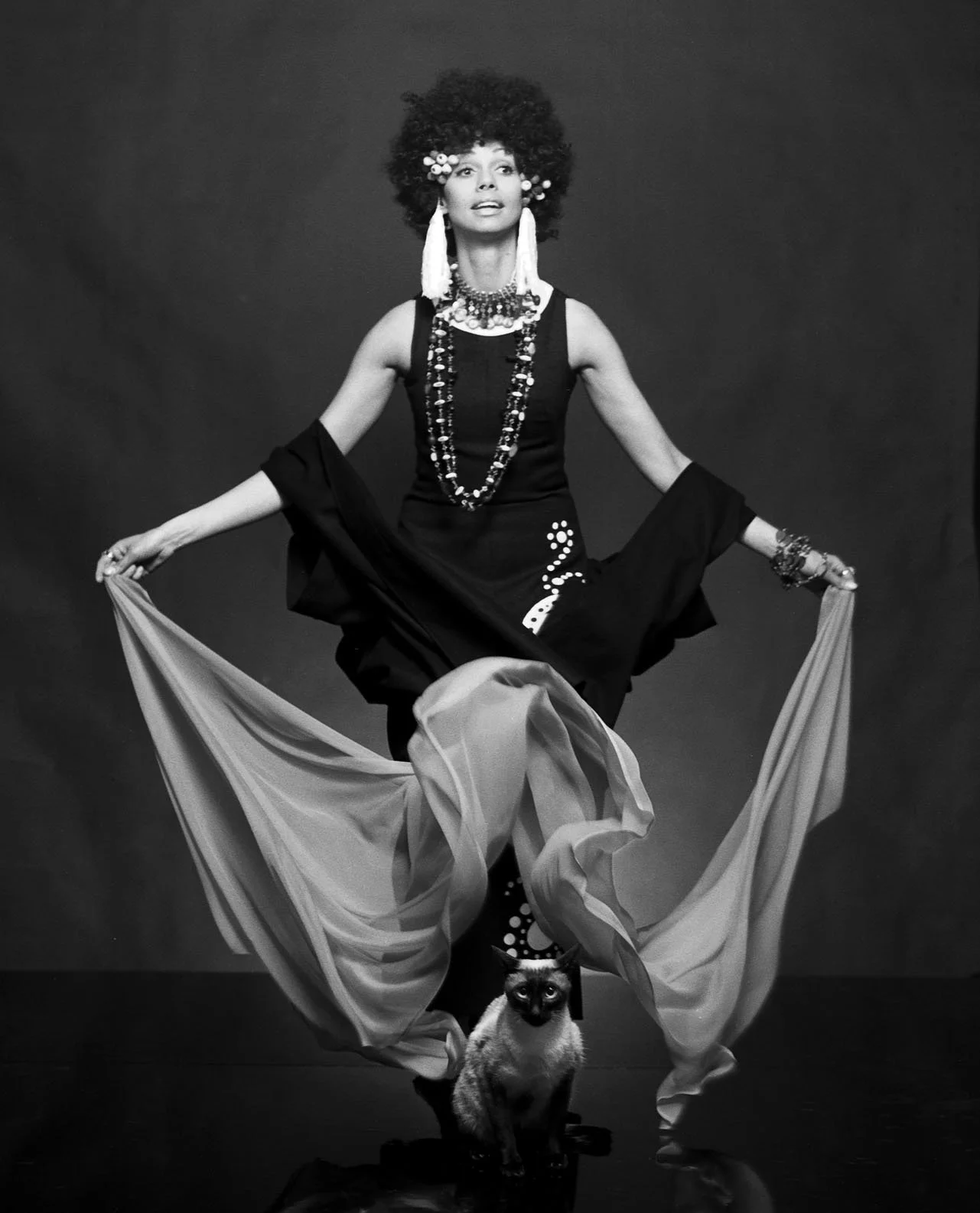 010_4.BLACK IS BEAUTYFUL-EDITORIAL (ALVILETTE 1968_69)_002_NEGATIV_PA.jpg
