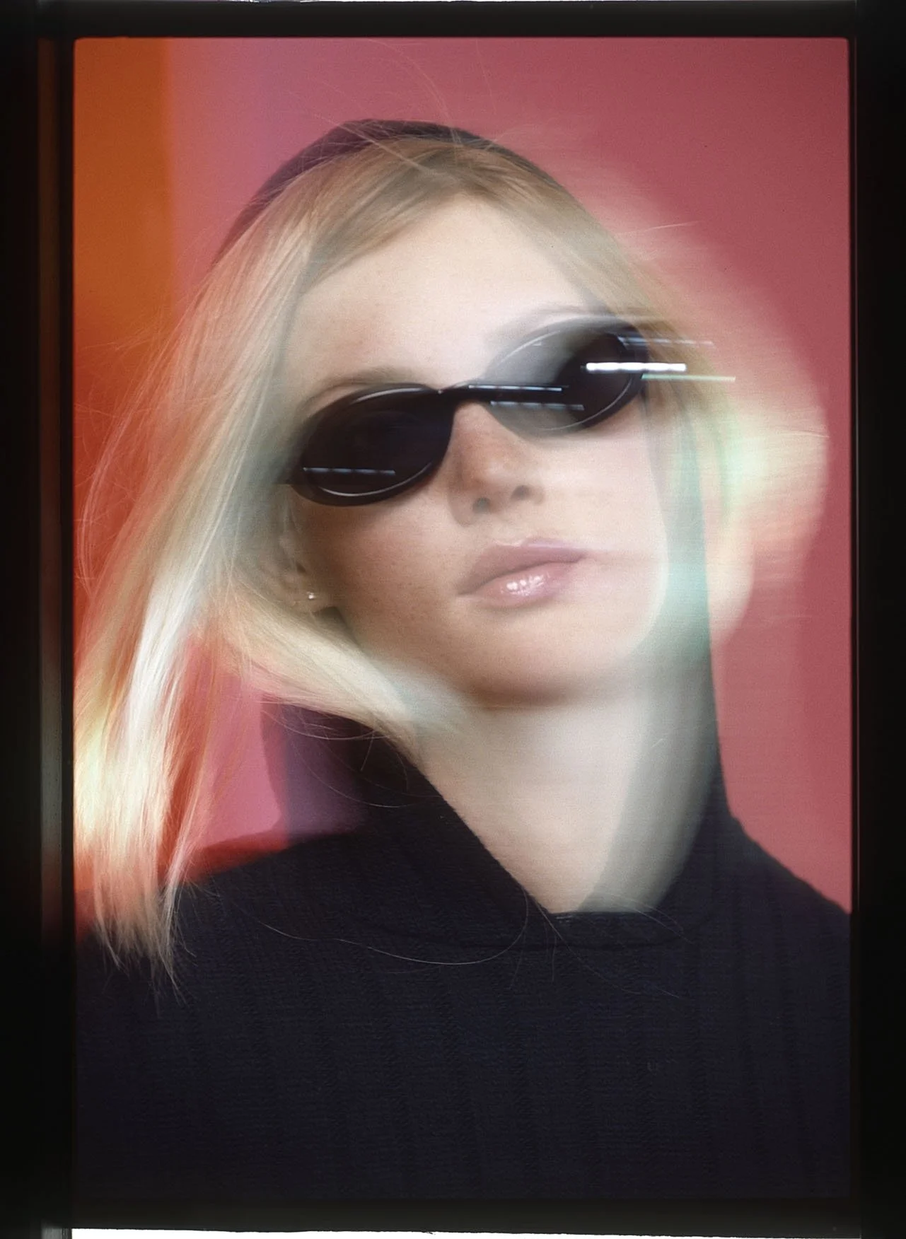 03409_29.LIFESTYLE IN FOTOGRAFIE VIDEO UND INTERNT_KMT P53 YOUNG FASHION 2000_003_PA.jpg