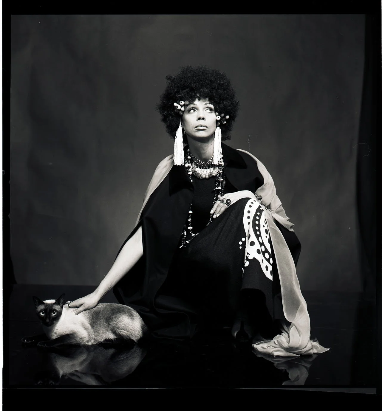 010_4.BLACK IS BEAUTYFUL-EDITORIAL (ALVILETTE 1968_69)_004_NEGATIV_PA.jpg