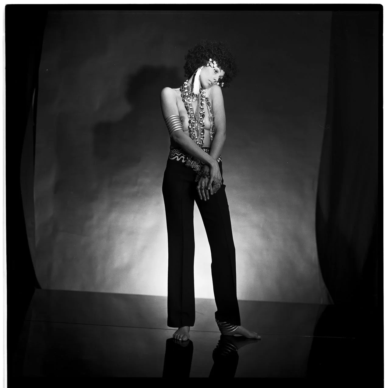 012_4.BLACK IS BEAUTYFUL-EDITORIAL (ALVILETTE 1968_69)_004_NEGATIV_PA.jpg