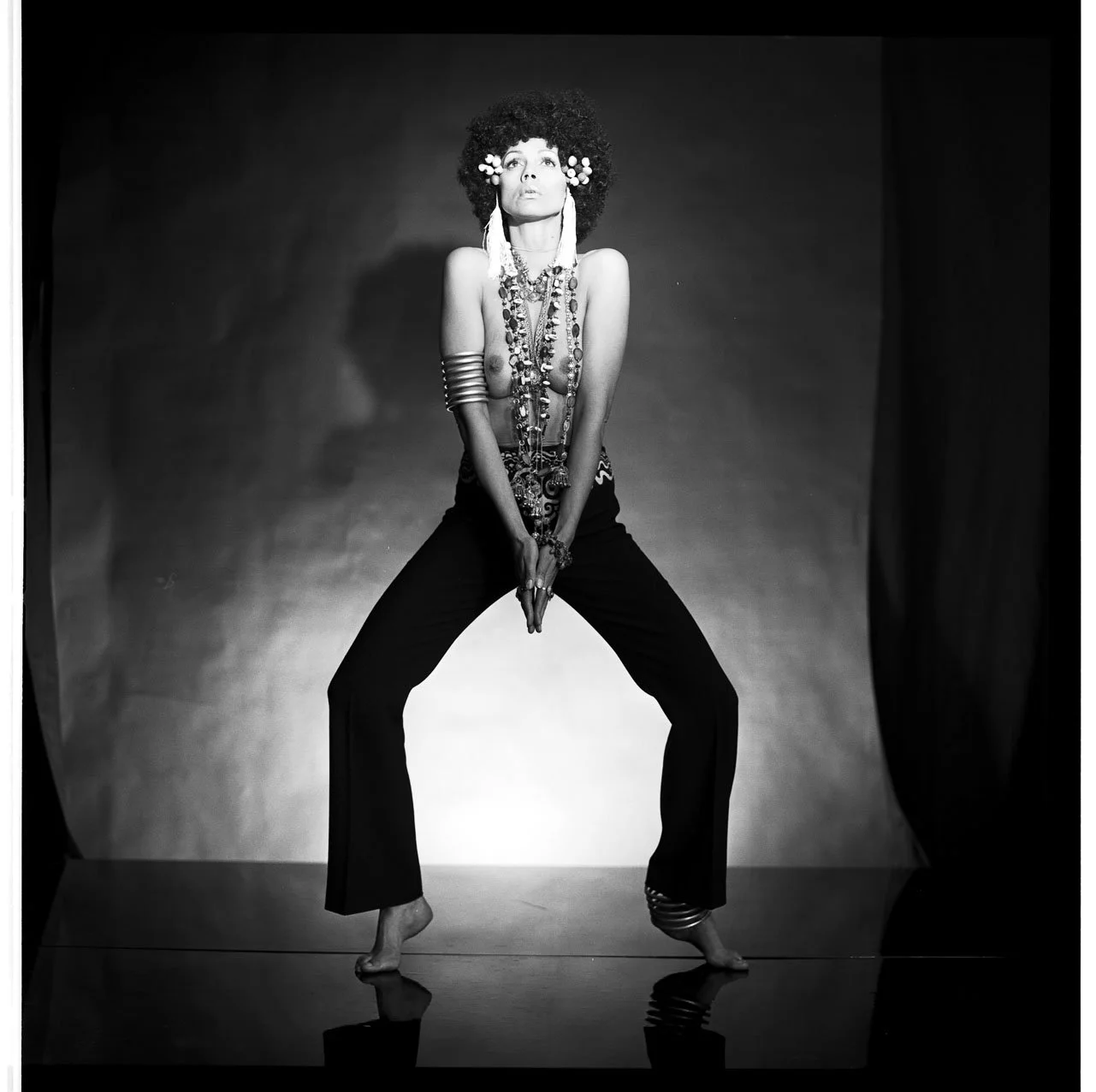 012_4.BLACK IS BEAUTYFUL-EDITORIAL (ALVILETTE 1968_69)_008_NEGATIV_PA.jpg