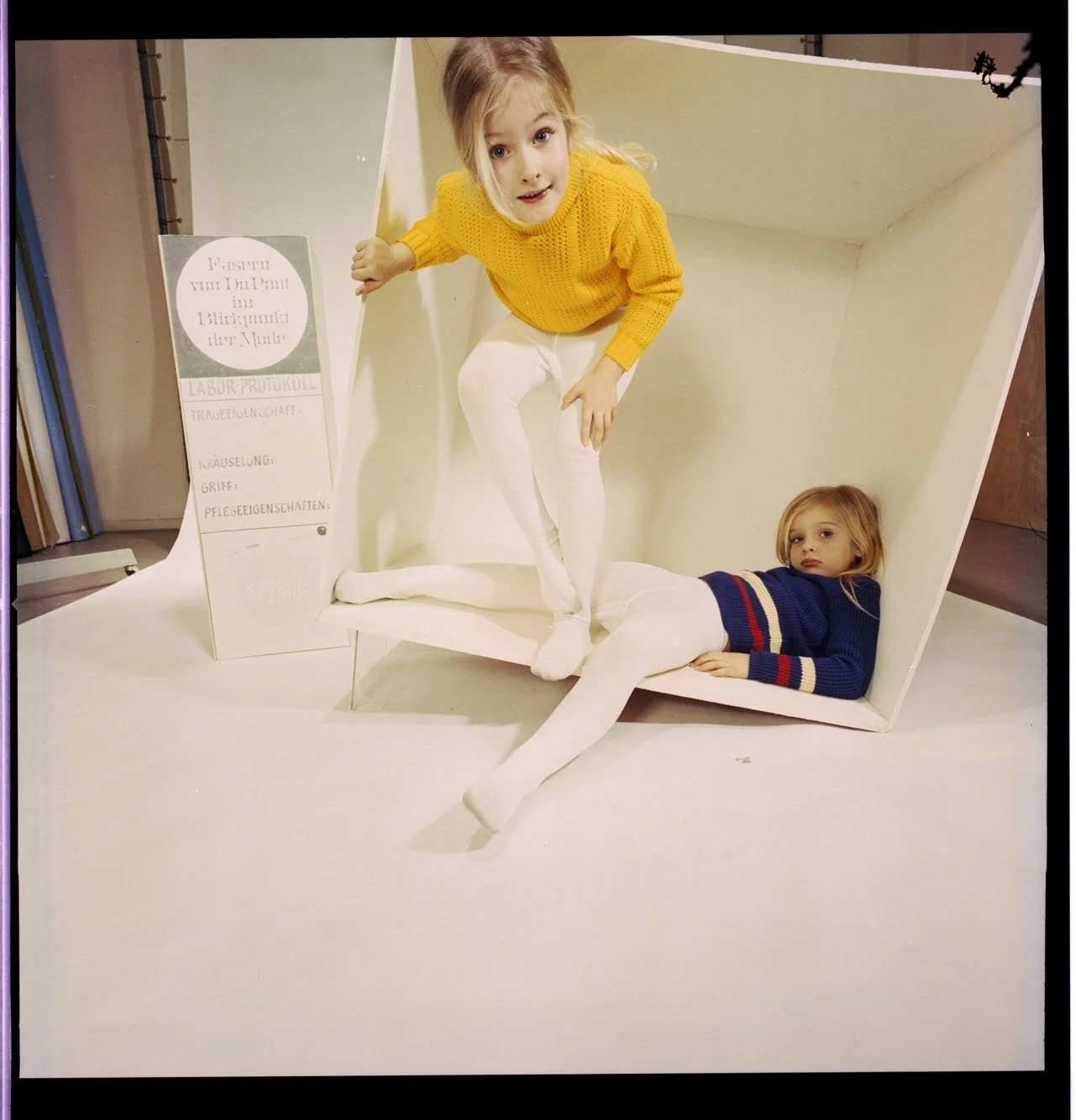 01852_29. LIFESTYLE IN FOTOGRAFIE VIDEO UND INTERNET_DUPONT DRALON KAMPAGNE CA.1968_002.tif NEGATIV_PA.jpg