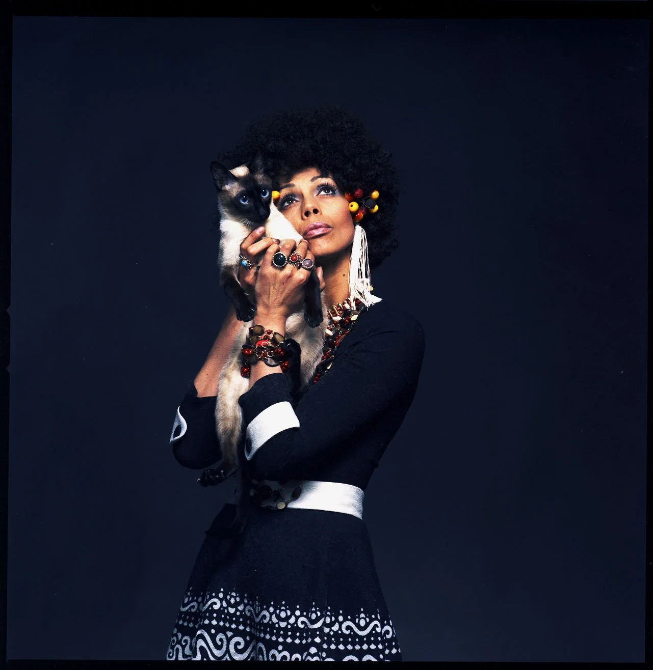 009_4.BLACK IS BEAUTYFUL-EDITORIAL (ALVILETTE 1968_69)_001_NEGATIV_PA.jpg