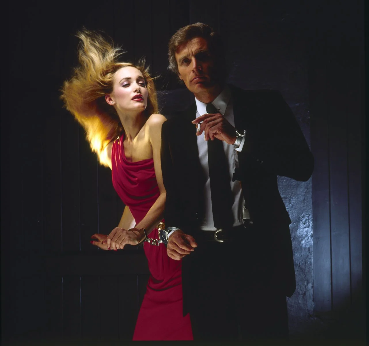 01800_29. LIFESTYLE IN FOTOGRAFIE VIDEO UND INTERNET_ KALENDER 1980 AUGUST MOTIV ARRESTED FASHION WOMAN AND MENS WEAR_010_PA.jpg