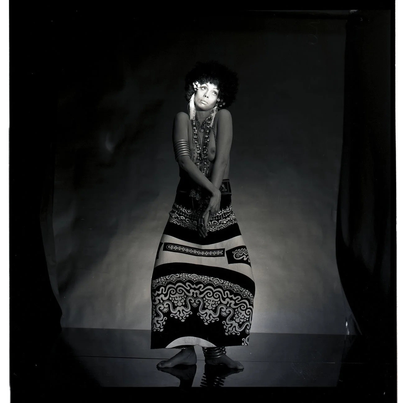 016_4.BLACK IS BEAUTYFUL-EDITORIAL (ALVILETTE 1968_69)_003_NEGATIV_PA.jpg