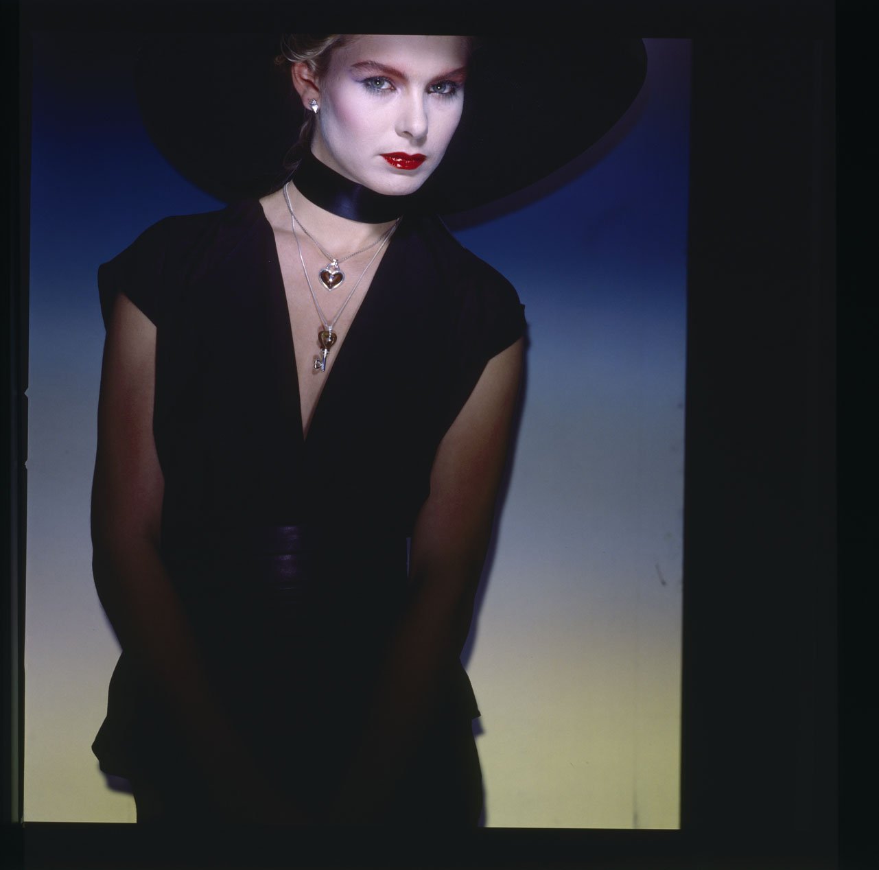 0502_26.DIOR JEWELRY_BEAUTY_COSMETICS_DIOR 1982_003_PA.jpg