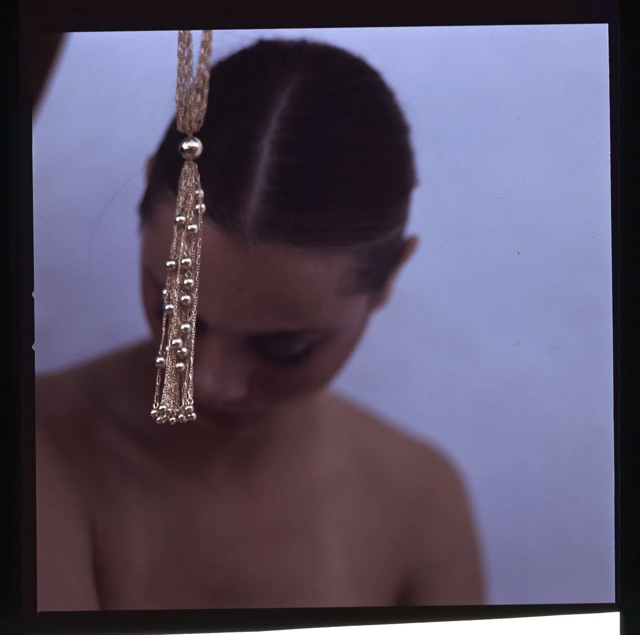 084A_26.DIOR JEWELRY_BEAUTY_COSMETICS_(JANE HITCHKOCK)_002_PA.jpg