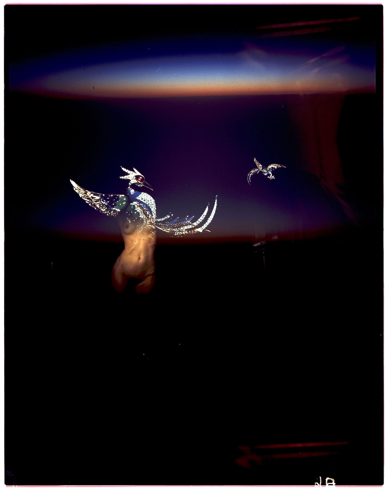 017_6.MAGIC VISION_EDITORIAL_006_******INTERNEGATIV_PA.jpg
