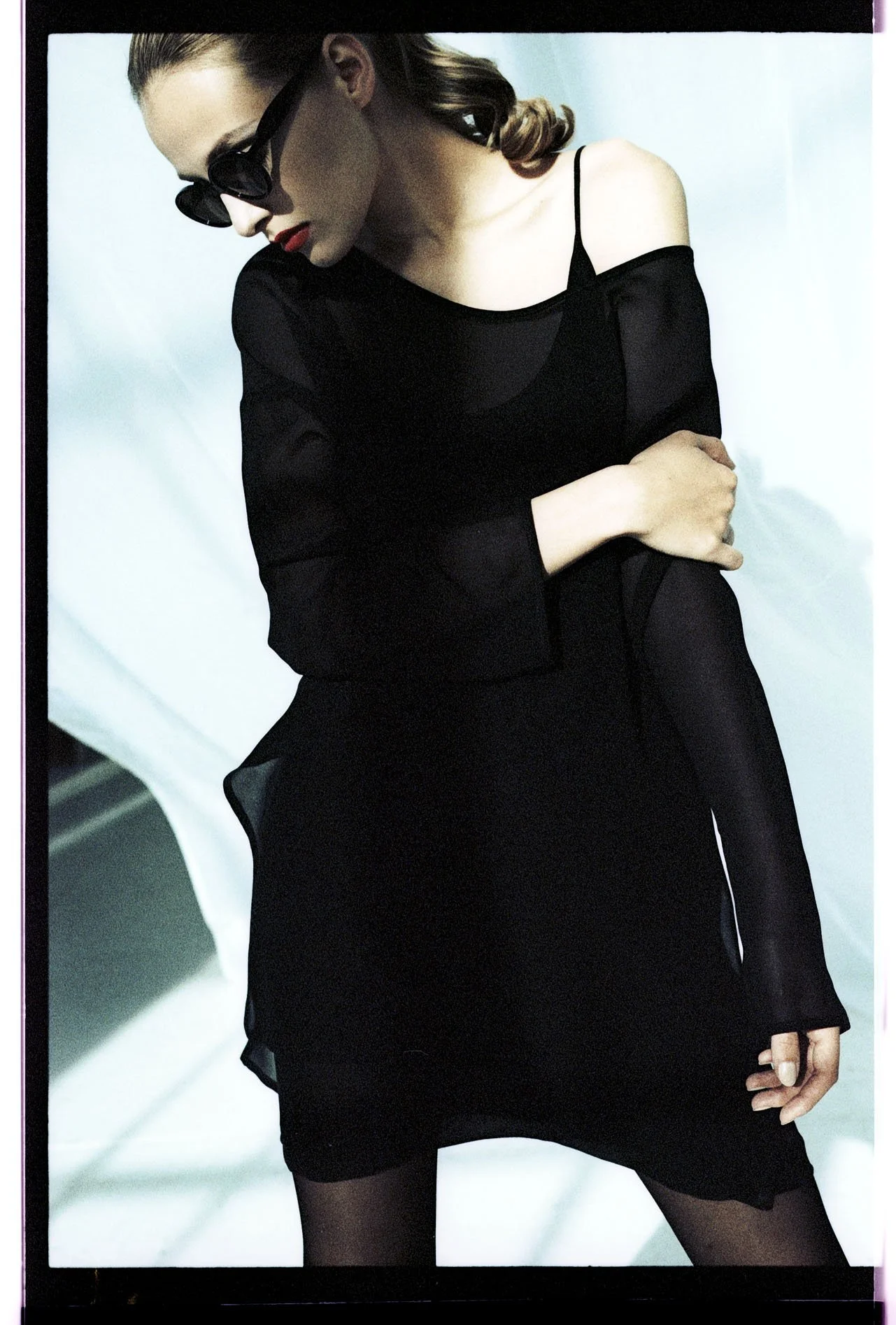 039_20.FASHION CAREN PFLEGER-AD-Kampagne-Editorial_I-1995_003.tif VELVIA_PA.jpg