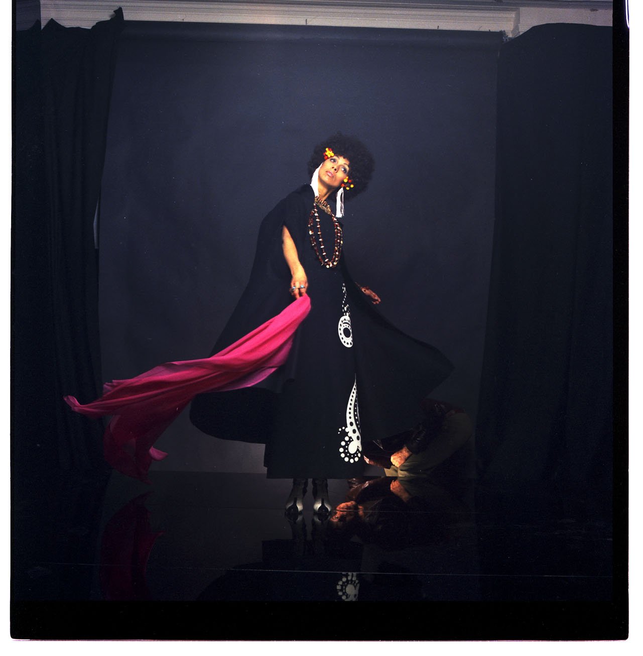 008A_4.BLACK IS BEAUTYFUL-EDITORIAL (ALVILETTE 1968_69)_001_NEGATIV_PA.jpg