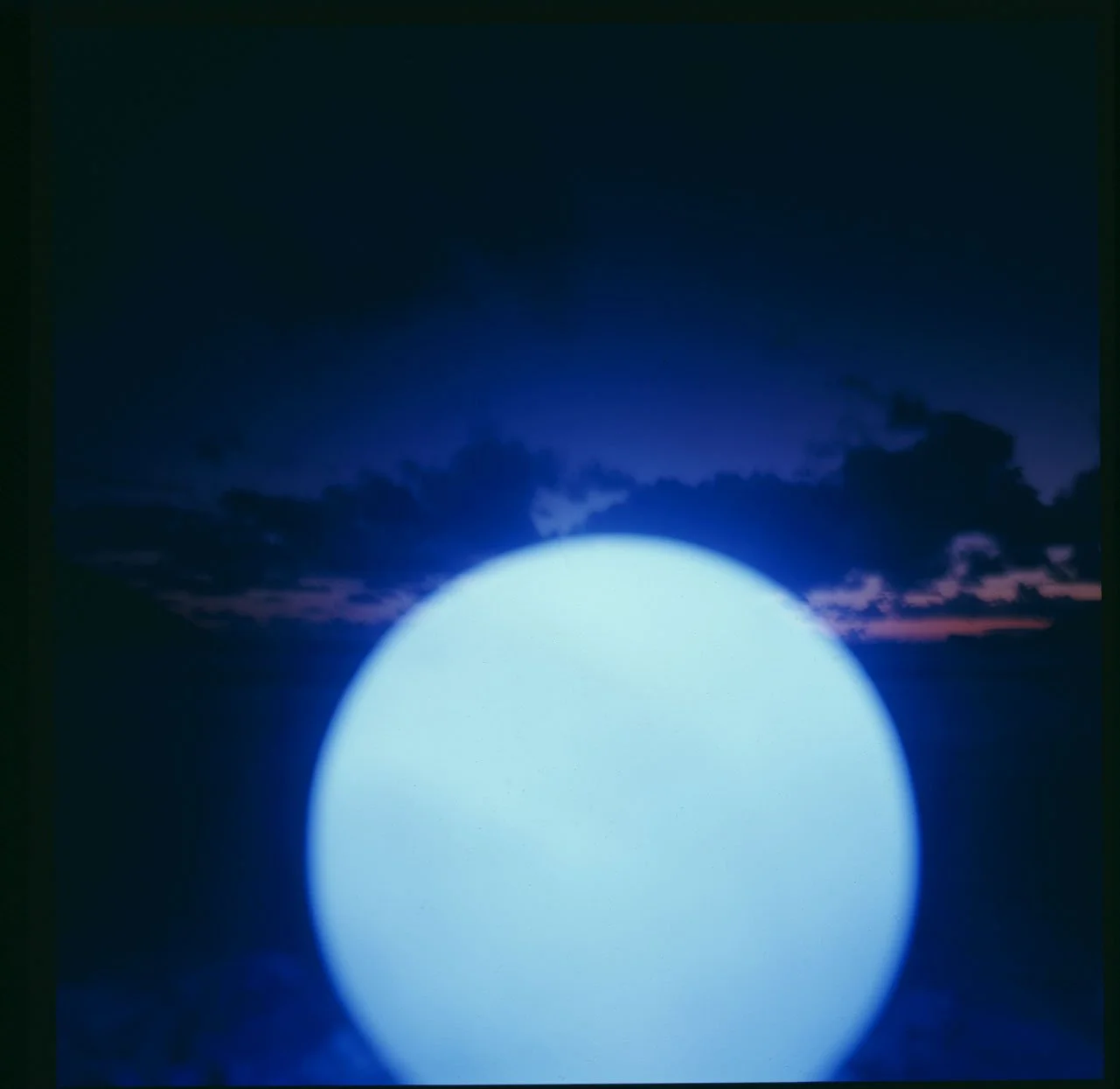 011_6.MAGIC VISION_EDITORIAL 002_PA.jpg