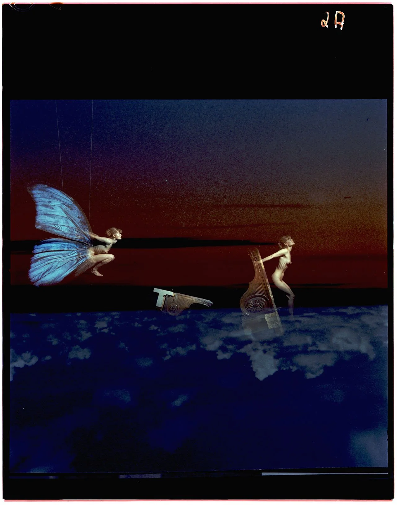001_6.MAGIC VISION_EDITORIAL 002_****** INTERNEGATIV _PA.jpg