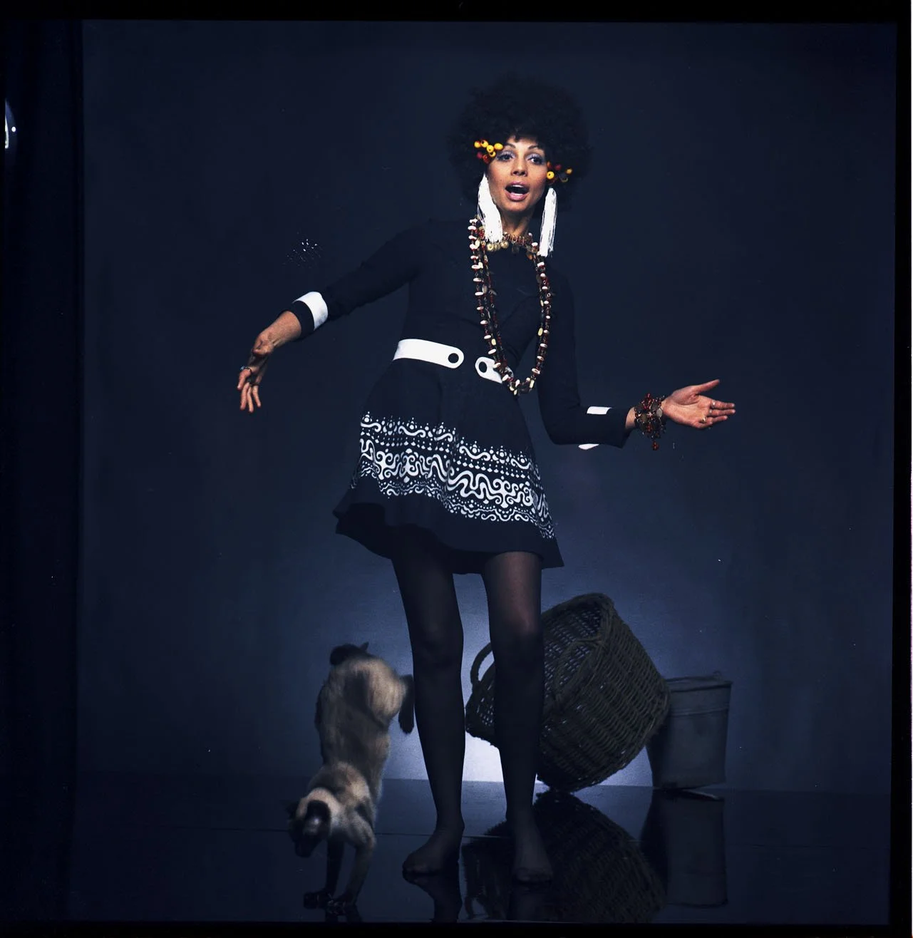 009_4.BLACK IS BEAUTYFUL-EDITORIAL (ALVILETTE 1968_69)_002_NEGATIV_PA.jpg
