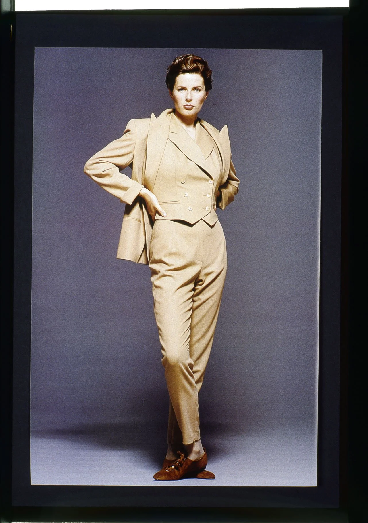 043_20.FASHION CAREN PFLEGER-AD-Kampagne-Editorial_PRINT'S_004_PA.jpg