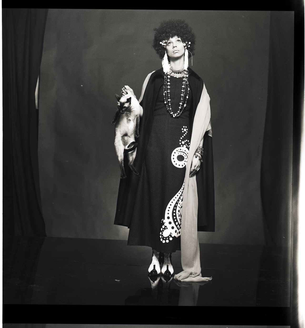 010_4.BLACK IS BEAUTYFUL-EDITORIAL (ALVILETTE 1968_69)_007_NEGATIV_PA.jpg
