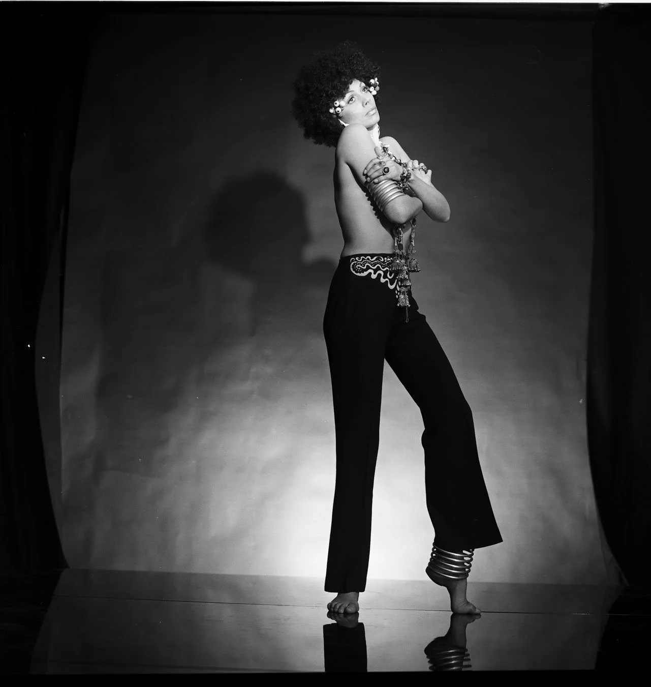 012_4.BLACK IS BEAUTYFUL-EDITORIAL (ALVILETTE 1968_69)_002_NEGATIV_PA.jpg