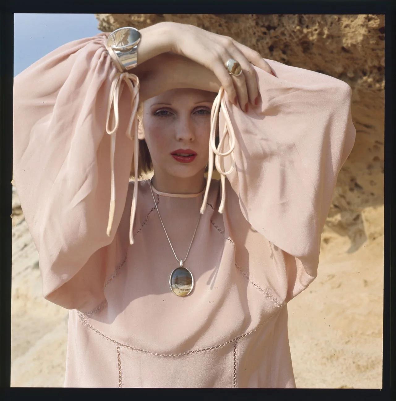 0119_26.DIOR JEWELRY_BEAUTY_COSMETICS_002_PA.jpg
