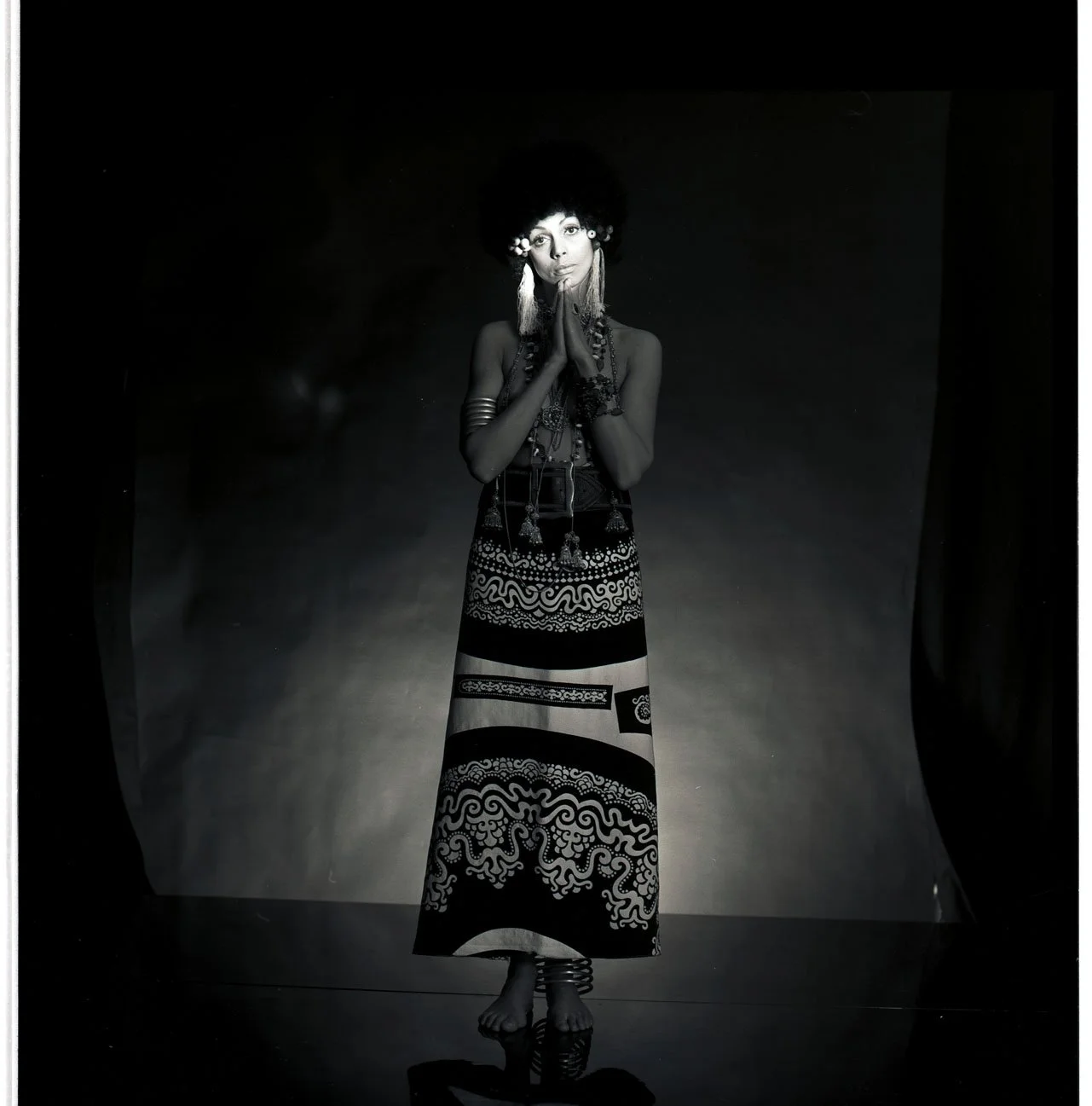 016_4.BLACK IS BEAUTYFUL-EDITORIAL (ALVILETTE 1968_69)_001_NEGATIV_PA.jpg