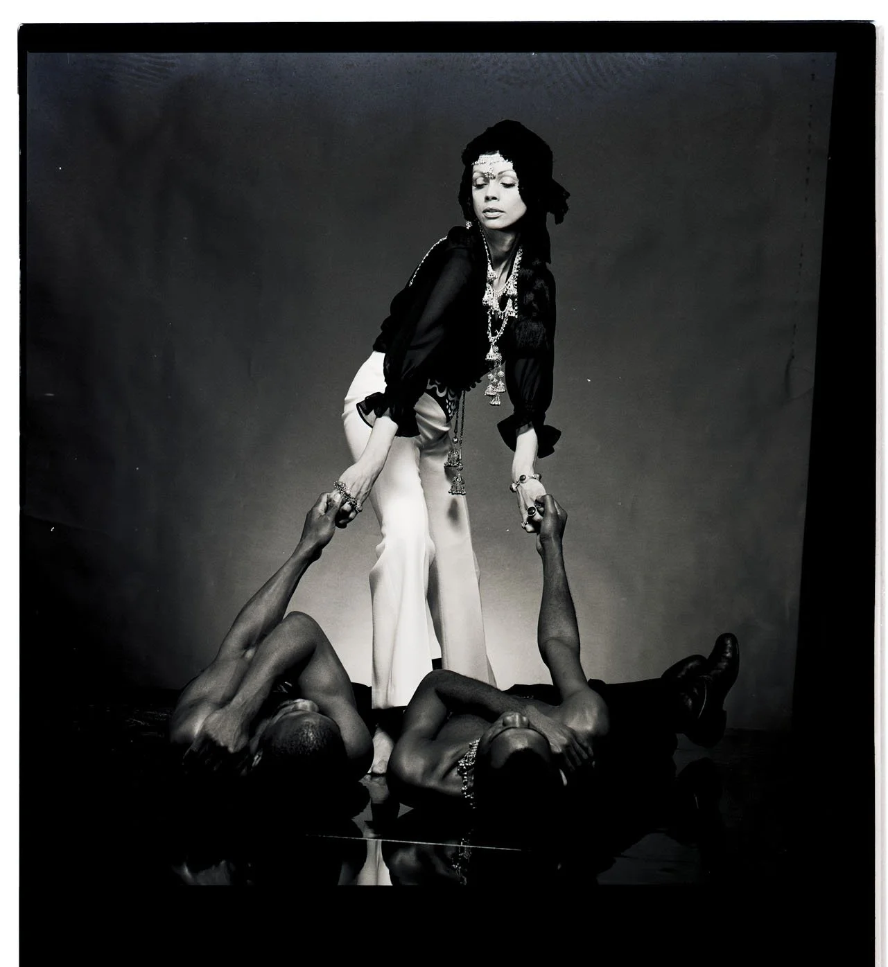 006_4.BLACK IS BEAUTYFUL-EDITORIAL (ALVILETTE 1968_69)_005_NEGATIV_PA.jpg