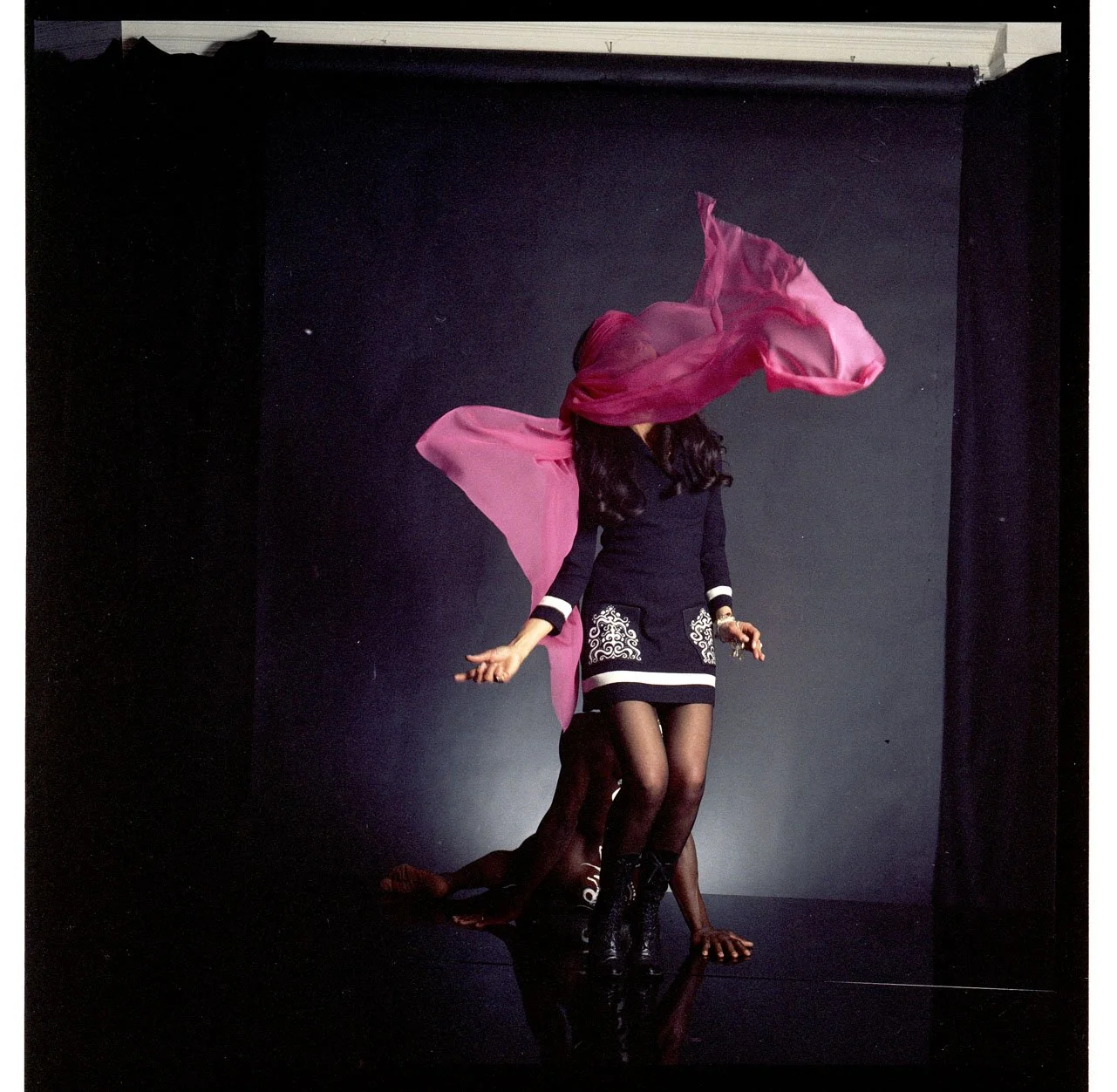 015_4.BLACK IS BEAUTYFUL-EDITORIAL (ALVILETTE 1968_69)_005_NEGATIV_PA.jpg