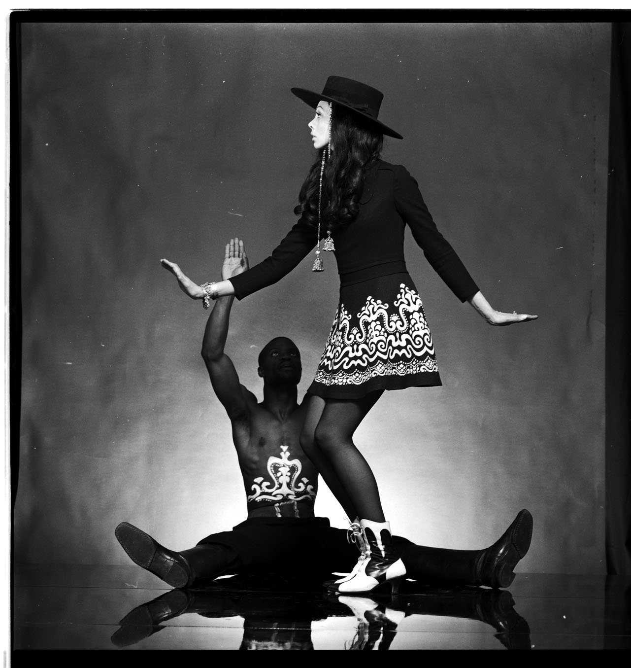 014_4.BLACK IS BEAUTYFUL-EDITORIAL (ALVILETTE 1968_69)_006_NEGATIV_PA.jpg